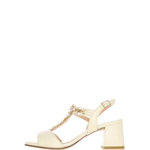 Sandalo in pelle con dettagli gioiello