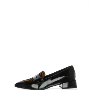 Decolletè mocassino in naplack nero con patta zebrata